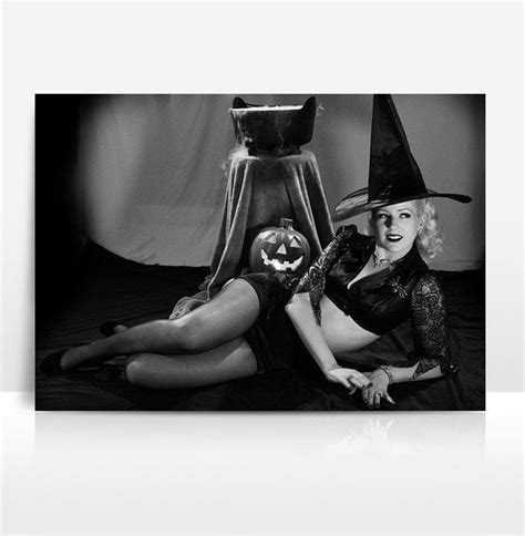 Vintage Halloween Pin Up