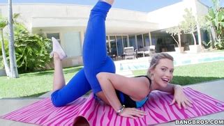 Mia Malkova Stretches Out Outside In A Sexy Workout Outfit Porn Movies Movs