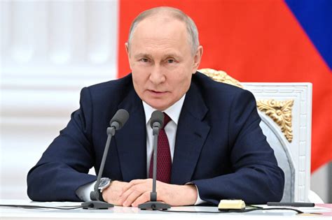 Le président russe Vladimir Poutine promet un soutien total et continu