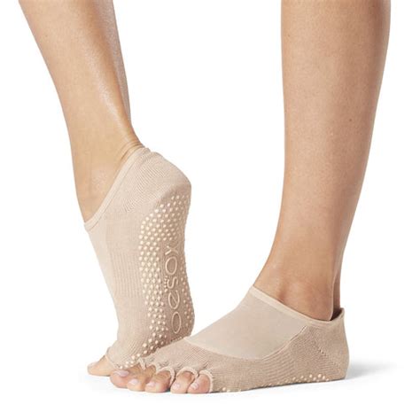 Toesox For Women Pilates Barre And Yoga Socks Simplyworkout