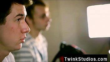 Sexo gay caliente Dustin y Skylar siempre han soñado con hacer una pornografía XNXX