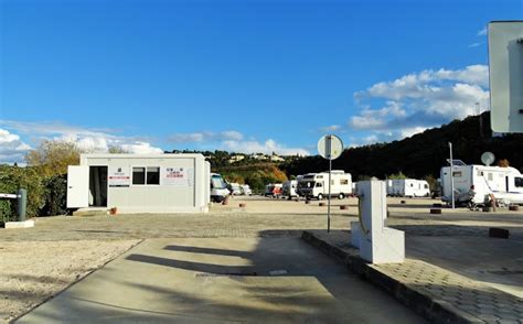 Área de autocaravanas Parque do Río en Silves Portugal Áreas Camper