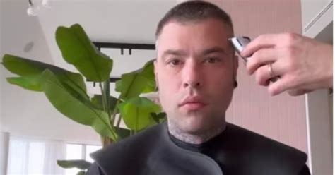 Fedez Cambia Look Capelli Rasati A Zero E Addio Al Biondo Platino