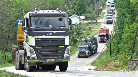 Muatan Crane Robot Ton Truk Truk Eropa Dengan Membawa Muatan Berat