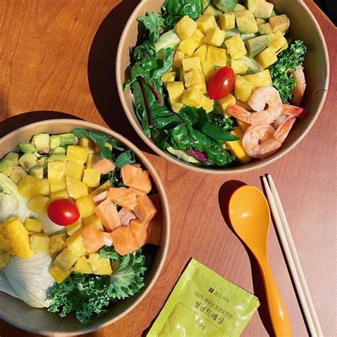 Diện bikini vào mới thấy dù mảnh mai là thế nhưng body Chi Pu cũng đồng hồ cát ra trò