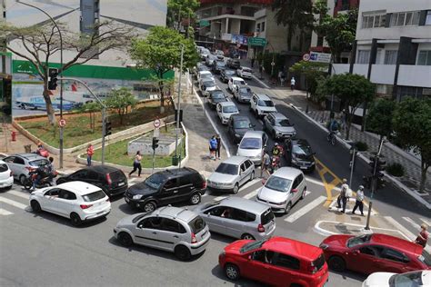 Greve em SP rodízio de veículos é suspenso nesta terça na capital