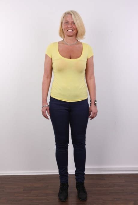 Mature Mom Milena Doffs Her Clothing For Her Amateur Porn Casting Shoot CoedCherry