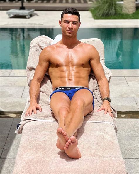 Bodybuilder Attempts Cristiano Ronaldos Brutal Shredded Abs Workout