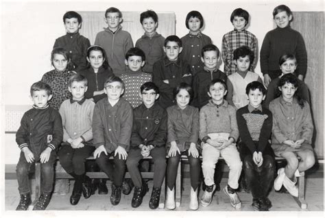 Photo De Classe Ecole Neuve De Les Chartreux Copains D Avant