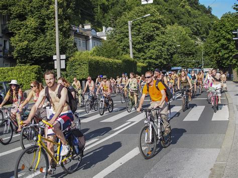 Salzburg Feierte 1 Naked Bike Ride Critical Mass In Austria