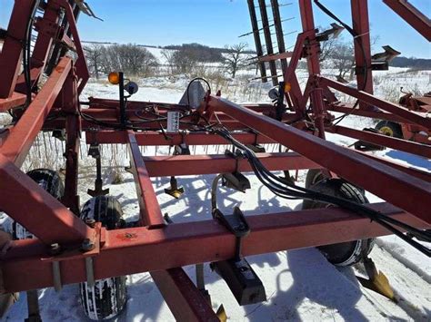 Case Ih 4300 Field Cultivator 32’ 3 Bar Coil Tine Harrow With Approx 200 Acres On Teeth