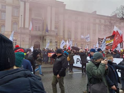 Protest Agrounii W Warszawie Pod Has Em Godna P Aca Za Ci K Prac