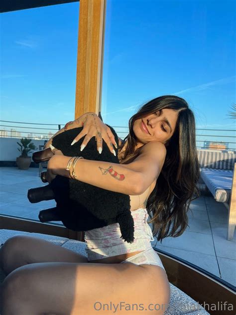 Mia Khalifa Bare Boobs Tease