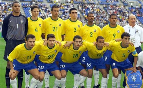 Uma das escalações da Seleção Brasileira em 2001 Dida Edmílson