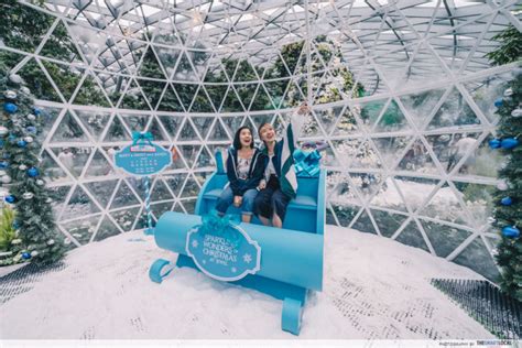 Jewel Changi Is Now A Frozen Themed Wonderland With Light Shows And Snow