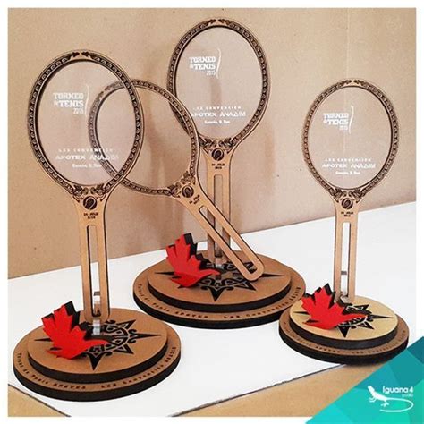 Producci N De Reconocimientos En Madera Y Acr Lico Trophies And Medals