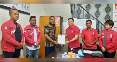 Serahkan Berkas Pendaftaran Balon Gubernur Ntt Ke Dpw Psi Ntt Joni