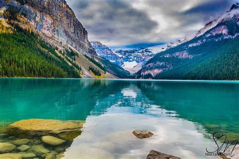 Gorgeous Photos Reveal the Stunning Colors of Fall in Canada's Lake Louise