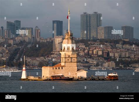 Maiden S Tower K Z Kulesi Former Lighthouse On The Bosphorus In