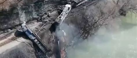 Train Derails In West Virginia, Injuring 3 And Spilling Diesel Into ...