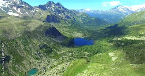 Aerial 4k Sorvolo Del Passo Viola Vista Dei Laghi Saoseo E Viola In