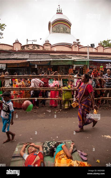 Hindu Devotees Crowd In Front Of A Kali Temple At Kalighat Kolkata West