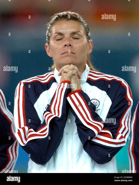 Mia hamm olympics hi-res stock photography and images - Alamy