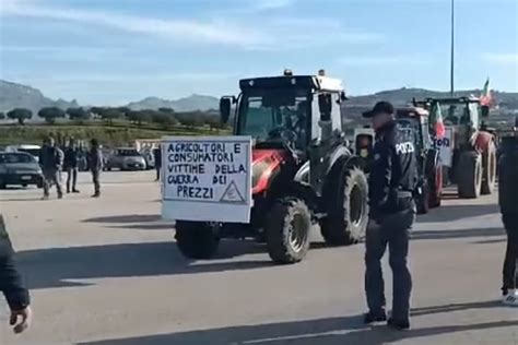 Continua La Protesta Degli Agricoltori Italiani Ammentos E Faeddos De