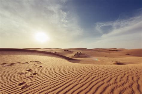 Walking across deserts in the Oman — Explorers Connect