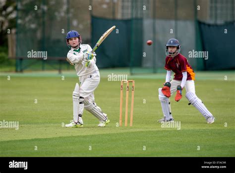 Girls Cricket Hi Res Stock Photography And Images Alamy