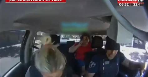 Tremendo Video Así Dos Policías Salvaron A Una Beba Que Se Ahogaba Crónica Firme Junto Al