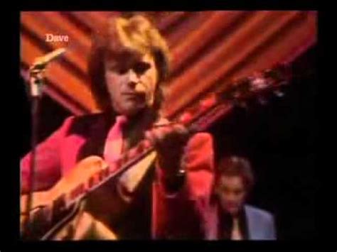 Dave Edmunds - Queen Of Hearts (Top Of The Pops 1979) Chords - Chordify