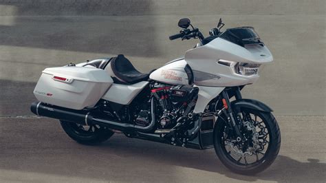 New Harley Davidson CVO Road Glide ST And CVO Road Glide Key Differences