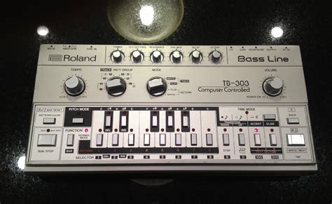 MATRIXSYNTH: Roland TB-303 Bassline Analog Synthesizer