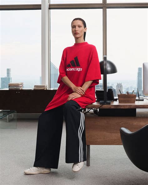 Ya Está Aquí La Campaña Oficial De Balenciaga X Adidas Con Caras Muy