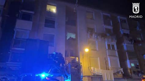 Dos Heridos Graves En El Incendio De Un Bloque De Viviendas En San Blas Madridiario