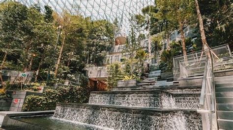 Fotogalerie Relaxační centrum Jewel na letišti Changi Airport v