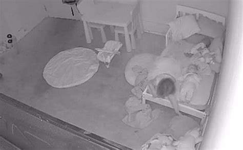 Bố chia sẻ clip trong phòng con gái lúc nửa đêm dân mạng chia phe tranh cãi gay gắt