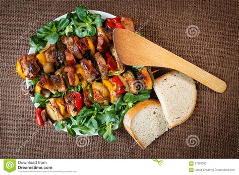 Espetos Grelhados Da Carne Vegetais E P O Imagem De Stock Imagem