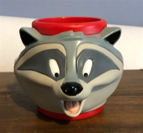 1990 S DISNEY POCAHONTAS MEEKO RACCOON 3D PLASTIC CUP MUG APPLAUSE