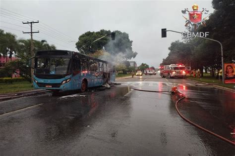 Vídeo Ônibus do Entorno 47 passageiros pega fogo e fica destruído