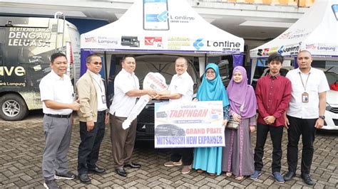 Guru Sman 1 Jatiagung Terima Grand Prize Tabungan Lokal Bank Lampung