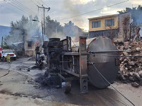 Vuelca y explota pipa cargada con diésel en Atotonilco Jalisco