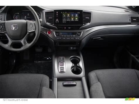 2022 Honda Pilot Sport Black Dashboard Photo #145329793 | GTCarLot.com