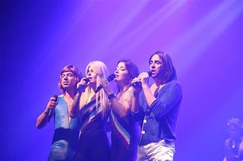 Nostalgia No Palco Grupo Abba The History Se Apresenta Em Gramado