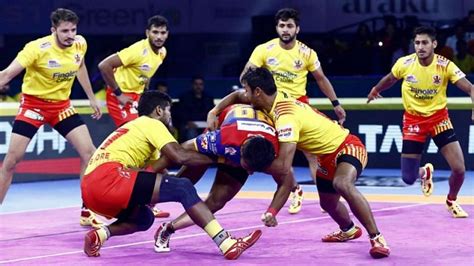 Pro Kabaddi Live Score: Gujarat Fortune Giants v Dabang Delhi K.C. Live ...