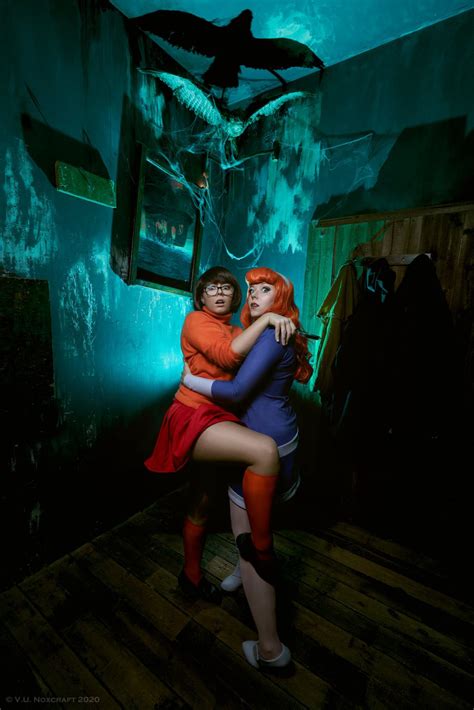 Daphne And Velma Cosplay From Scooby Doo Media Chomp