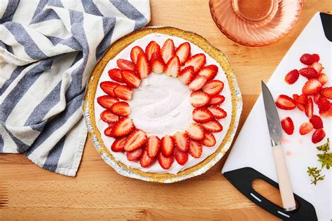 No Bake Yogurt And Cool Whip Pie Recipe