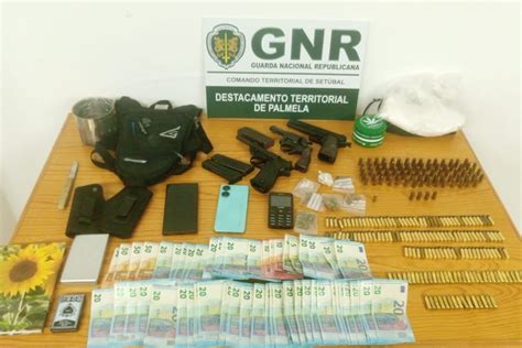 Detidos Por Ameaças Com Pistola E Tráfico De Droga