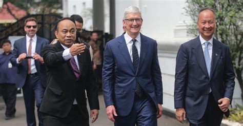 Ketemu Jokowi Di Istana Bos Apple Kaji Bangun Pabrik Di Indonesia